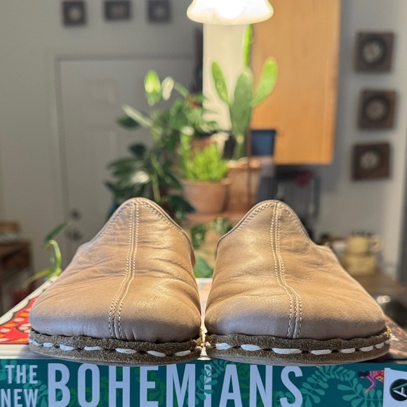 Atlantis (Etsy Maker) Soft Beige Leather Mules 7.5 - Picture 2 of 5